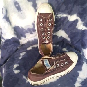 Converse All Star size 6, fits a 7
